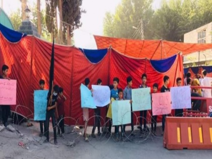 Gilgit-Baltistan’s Shia Community Holds Sit-In Against ‘Unlawful’ Detention Of 13 Prisoners | गिलगिट-बाल्टिस्तान में 13 लोगों की रिहाई की मांग को लेकर शिया समुदाय का विरोध प्रदर्शन, जानें क्या है मामला?
