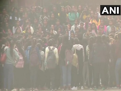 gargi college sexual assault: delhi police starts probe NCW take action need to know | गार्गी कॉलेज छेड़छाड़: धरने पर छात्राएं, पुलिस ने कहा- शिकायत नहीं मिली लेकिन जांच शुरू की, जानें उस रात क्या हुआ?