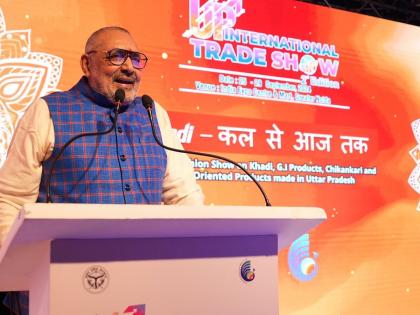 Bihar Politics bjp vs jdu Teachers leave from 2-12 October during Durga Puja Giriraj Singh tweeted JDU spokesperson Arvind Nishad's reply fruits distributed private funds | Bihar Politics: दुर्गा पूजा में शिक्षकों को 2-12 अक्टूबर तक छुट्टी हो, गिरिराज सिंह ने किया ट्वीट, जदयू प्रवक्ता अरविंद निषाद का जवाब-पूरे बिहार में निजी कोष से फल बांटे मंत्री जी?