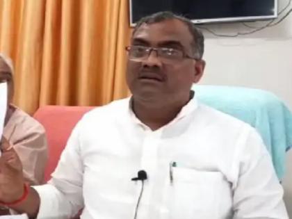 UP minister Girish Chandra was bitten by rat in circuit house, admitted to hospital for first aid | यूपी के मंत्री को सर्किट हाउस में चूहे ने काटा, सांप के डंसने की आशंका से बिगड़ी तबीयत तो ले जाना पड़ा अस्पताल UP minister Girish Chandra was bitten by rat in circuit house, admitted to hospital for first aid | यूपी के मंत्री को सर्किट हाउस में चूहे ने काटा, सांप के डंसने की आशंका से बिगड़ी तबीयत तो ले जाना पड़ा अस्पताल
