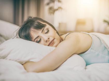 5 Sleeping Position can reveal what kind of guys Girls like in Hindi | लड़कियों के सोने के तरीके से जानें कैसे लड़के होते है उनकी पहली पसंद