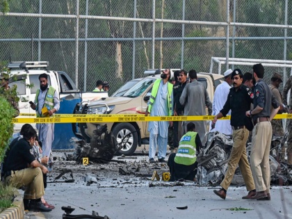 Suicide blast in Pakistan Peshawar's Board Bazar claims two ISI men killed | वीडियो: पाकिस्तान के पेशावर में आत्मघाती विस्फोट, ISI के दो लोगों के मारे जाने की खबर, इलाके की घेराबंदी की गई
