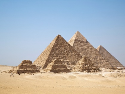 Egypt: Bomb blast in tourist bus near Giza pyramid, 17 people injured | मिस्र: गीजा पिरामिड के पास पर्यटक बस में बम धमाका, 17 लोग घायल