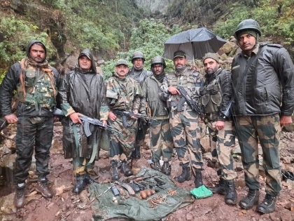 Jammu kashmir Terror hideout busted in Rajouri huge cache of arms and ammunition recovered | जम्मू-कश्मीरः राजोरी में आतंकी ठिकाना ध्वस्त, भारी मात्रा में हथियार-गोलाबारूद बरामद