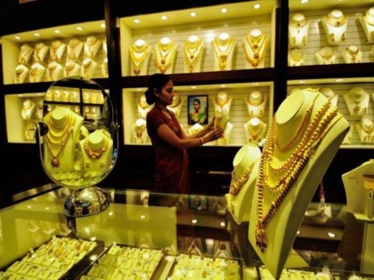 pre dhanteras high prices of gold is the reason of less or poor sales of gold | धनतेरस से पहले सोने का चढ़ गया पारा, लगातार दूसरे साल लुढ़क सकती है इसकी बिक्री