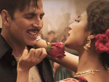 Film Gold new song Monobina released starring akshay kumar and Mouni Roy | Gold: मौनी रॉय के साथ दिल से दिल मिलाते हुए नजर आए अक्षय कुमार, रिलीज हुआ 'मोनाबिना' सॉन्ग