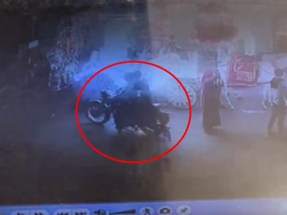 Viral Video Gwalior Groom Jumps off Horse CartAs 2 Bike-Borne Men Fire Shots at Him During Baraat in Madhya Pradesh | Viral Video: घोड़े पर सवार दूल्हे पर चली गोली, जान बचाकर भागा दूल्हा; वीडियो वायरल