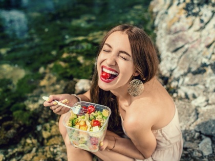 7 Foods to Boost Your Mood Naturally | इन 7 चीजों को खाकर मूड हो जाता है 'हैप्पी'