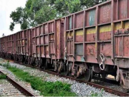 Maharashtra: Train runs over a dozen migrant workers in Aurangabad, 15 killed | महाराष्ट्र के औरंगाबाद में दर्दनाक हादसा, पटरी पर सो रहे मजदूरों के ऊपर से गुजरी ट्रेन, 16 की मौत 