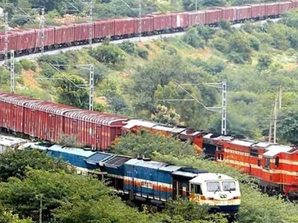 Indian Railways Theft goods freight parcel train OTP' based digital lock gps will soon installed train know benefits | Indian Railways: ‘ओटीपी’ और ‘जीपीएस’ का प्रयोग कर माल ढुलाई और पार्सल ट्रेन को किया जाएगा ‘डिजिटल लॉक’, चोरों पर लगाम लगाने की तैयारी, जानें इसके फायदे