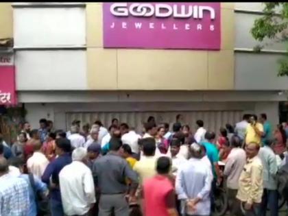 Maharashtra: Thane police file case against Goodwin bosses, accuse customers of cheating | महाराष्ट्र: ठाणे पुलिस ने गुडविन मालिकों के खिलाफ किया केस दर्ज, ग्राहकों को चूना लगाने का है आरोप Maharashtra: Thane police file case against Goodwin bosses, accuse customers of cheating | महाराष्ट्र: ठाणे पुलिस ने गुडविन मालिकों के खिलाफ किया केस दर्ज, ग्राहकों को चूना लगाने का है आरोप