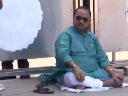 watch Will Not Get Up Till Miffed Gopal Mandal's Sit-In Outside Nitish Kumar's House For Bihar Election Ticket | 'तब तक नहीं उठेंगे...'?, जब सीएम नीतीश कुमार चुनाव चिह्न तीर देने का आश्वासन नहीं देंगे, वीडियो