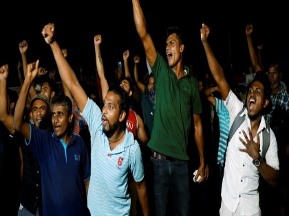 Celebration on the streets of Colombo on the resignation of Gotabaya Rajapaksa, protesters celebrated | गोटबाया राजपक्षे का इस्तीफा स्वीकार होने पर कोलंबो की सड़कों पर मना जश्न, प्रदर्शनकारियों ने किया सेलिब्रेट