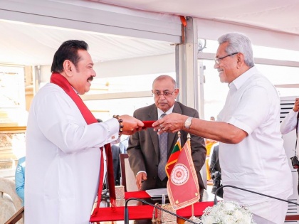 Sri Lanka’s new Cabinet sworn in President Rajapaksa retains Defence Ministry PM Rajapaksa takes Finance | श्रीलंका मंत्रिमंडलः राजपक्षे परिवार के चार सदस्य मंत्री बने, राष्ट्रपति गोटाबाया ने रक्षा अपने पास रखा, वित्त मंत्रालय दिया भाई को
