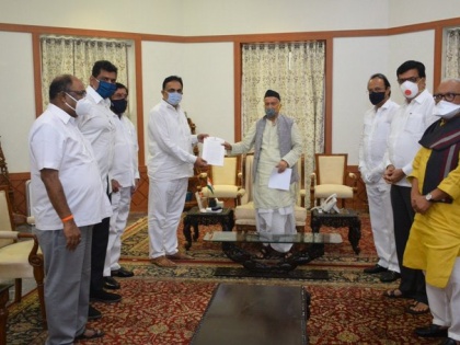 Maharashtra MVA leaders met Governor Bhagat Singh Koshyari today discuss request CM Uddhav Thackeraystate's Legislative Council | Maharashtra ki khabar: विधान परिषद सीट पर घमासान, राज्यपाल कोश्यारी से मिले एमवीए नेता, सीएम ठाकरे को मनोनीत करने को कहा