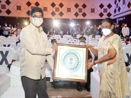 new insignia of Jharkhand is associated with the identity and self-respect of the state says Governor Draupadi Murmu | राज्यपाल द्रौपदी मुर्मू ने कहा- झारखंड का नया प्रतीक चिन्ह राज्य की पहचान और स्वाभिमान से जुड़ा है