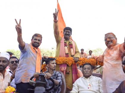 Lok Sabha Results 2024 Arvind Sawant scored hat trick by winning elections again made rival drink water his own assembly constituency | Mumbai Lok Sabha Results 2024: अरविंद सावंत ने फिर से चुनाव जीतकर लगाई हैट्रिक, प्रतिद्विंद्वी को खुद के विधानसभा क्षेत्र में पिलाया पानी Lok Sabha Results 2024 Arvind Sawant scored hat trick by winning elections again made rival drink water his own assembly constituency | Mumbai Lok Sabha Results 2024: अरविंद सावंत ने फिर से चुनाव जीतकर लगाई हैट्रिक, प्रतिद्विंद्वी को खुद के विधानसभा क्षेत्र में पिलाया पानी