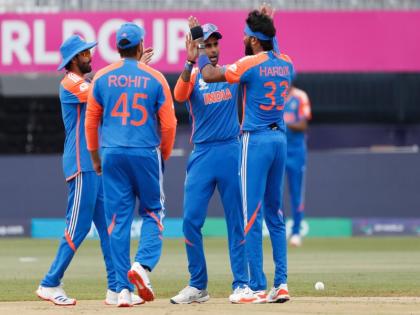 India vs Ireland T20 World Cup Rohit Sharma team target of 97 runs Arshdeep Singh hardik pandya | IND vs IRE: भारतीय गेंदबाजों के सामने ढह गई आयरलैंड, टीम इंडिया को 97 रनों का लक्ष्य
