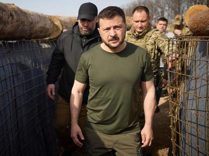 Ukraine-Russia war Amidst ongoing war Zelensky changed top commander trying his best to take on Russia | Ukraine-Russia war: जारी जंग के बीच जेलेंस्की ने टॉप कमांडर को बदला, रूस से लोहा लेने की पूरी कोशिश