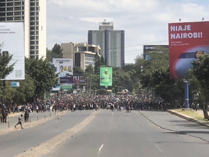 Indian Embassy releases advisory for Indians protesters fired one of parliament's part 10 dies in Kenya | Kenya Protest: भारतीय दूतावास ने जारी की एडवाइजरी, प्रदर्शनकारियों ने संसद का 1 हिस्सा जलाया, 10 लोगों की मौत