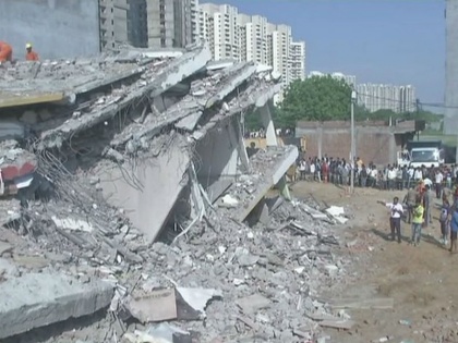 Building collapse in Greater Noida's Shah Beri village: Search and rescue operation is underway; people thought Its Earthquake | ग्रेटर नोएडा हादसा: प्रत्यक्षदर्शियों ने बताया 100 नंबर पर फोन करके दी थी सूचना, 45 मिनट बाद पहुंची पुलिस