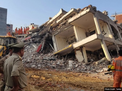 greater noida two building collapse FIR against 74 builder | ग्रेटर नोएडा इमारत हादसा: 74 बिल्डरों के खिलाफ मामला दर्ज, 9 लोगों की हुई थी मौत