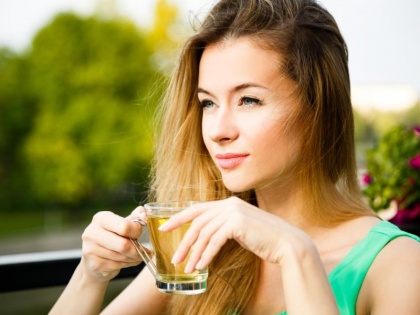 benefits of green tea in hindi, Green Tea Is Good For Your Skin, | 35 की उम्र में भी दिखना चाहती हैं जवां, तो रोज एक कप गर्म पानी के साथ पीएं ये चीज