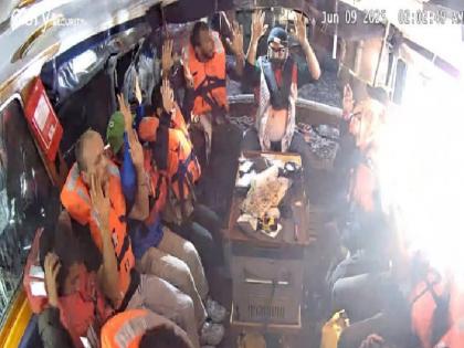 Israel detained Greta Thunberg and 12 activists who were carrying humanitarian aid to Gaza via sea ship | इजरायल ने ग्रेटा थनबर्ग समेत 12 एक्टिविस्ट को हिरासत में लिया, समुद्री जहाज के जरिए गाजा ले जा रहे थे मानवीय सहायता