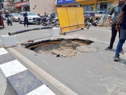 Ayodhya Ram Path Cave-In 13 potholes 6 engineers suspended notice issued to Gujarat company | अयोध्या: पहली बारिश में ही रामपथ पर 13 गड्ढे, 6 इंजीनियर सस्पेंड, गुजरात की कंपनी को नोटिस जारी किया गया
