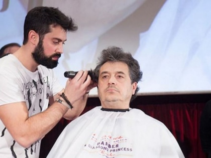 Guinness World Records fastest hair cutter Constantinos Koutoupis Athens in the world | केवल 47.17 सिकेन्ड में बाल काट कर शख्स यूं बना दुनिया का सबसे तेज हेयर ड्रेसर, देखें वीडियो