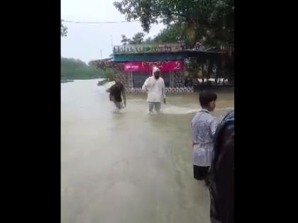 Furore due to heavy rains in Gujarat Meteorological Department issued Red alert for two days | गुजरात में भारी बारिश से कोहराम, मौसम विभाग ने दो दिनों के लिए जारी किया 'रेड' अलर्ट