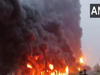 Gujarat Massive fire breaks out in chemical factory in Bharuch video | Gujarat: भरूच में केमिकल फैक्ट्री में लगी भीषण आग, आग बुझाने पहुंची दमकल की गाड़िया; आसमान में छाया धुएं का गुबार