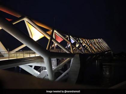 Ahmedabad Atal Bridge ready for inauguration PM Modi Says Spectacular see pics | Atal Bridge: उद्घाटन के लिए तैयार अहमदाबाद का अटल ब्रिज, बनावट और एलईडी लाइटिंग देख पीएम मोदी ने कहा- शानदार, देखें तस्वीरें