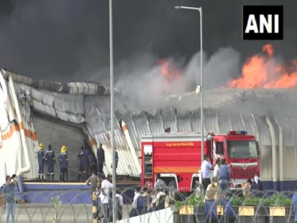 Gujarat: Fire breaks out at factory in GIDC in Sanand area of Ahmedabad | गुजरात समाचार: अहमदाबाद के साणंद में फैक्ट्री में भीषण आग, मौके पर पहुंची दमकल की 25 गाड़ियां