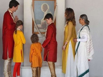 Canadian Prime Minister Justin Trudeau visit Sabarmati ashram and akshardham temple in gandhinagar | कनाडा के पीएम जस्टिन ट्रूडो परिवार संग पहुंचे साबरमती आश्रम और अक्षरधाम मंदिर