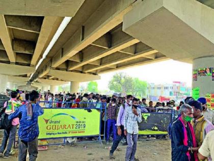 Coronavirus LockDown Impact Gujarat Workers forced to walk back Rajasthan owners gave them Rs 500 | कोरोना लॉकडाउन के बीच गुजरात से राजस्थान पैदल चल पड़े हजारों मजदूर, मालिकों ने 500 रुपये देकर कहा- घर जाओ