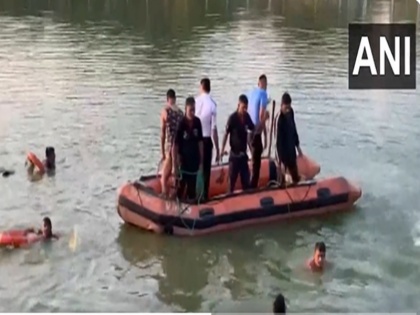 Gujarat Tragedy: 13 Students, 2 Teachers Dead On School Trip After Boat Capsizes In Vadodara Lake; Rescue Video Surfaces | Gujarat Tragedy: स्कूल जा रहे 13 छात्रों और 2 शिक्षकों की वडोदरा झील में नाव पलटने से मौत, पीएम मोदी ने जताया दुख