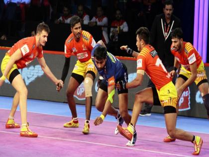 Pro Kabaddi League 2018 match 76 Gujarat Fortunegiants beats Haryana Steelers | प्रो-कबड्डी लीग 2018: गुजरात फार्च्यून जायंट्स ने हरियाणा स्टीलर्स को 40-31 से दी आसान मात