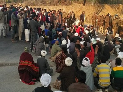 Jammu Kashmir: More than 6 lakh nomads Gujjar-Bakarwals in crisis due to Coronavirus outbreak | जम्मू-कश्मीर: कोरोना संकट के चलते 6 लाख से ज्यादा खानाबदोश गुज्जर-बक्करवाल अधर में लटके