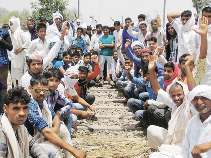 Rajasthan: Gujjar movement continues on the third day, protesters on railway track | राजस्थान: तीसरे दिन भी गुर्जर आंदोलन जारी, रेलवे ट्रैक पर डटे प्रदर्शनकारी