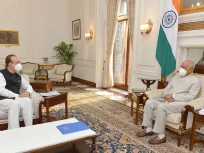Delhi Ghulam Nabi Azad, Leader of Opposition Rajya Sabha called on President Kovind at Rashtrapati Bhavan | कृषि विधेयकों और सांसदों के निलंबन का मामला, विपक्ष प्रतिनिधिमंडल की तरफ से राष्ट्रपति से मिले गुलाम नबी आजाद