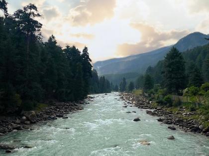 Gulmarg records 100% occupancy for first time since Pahalgam attack sparking surge in tourism in Kashmir | पहलगाम हमले के बाद पहली बार गुलमर्ग में 100 परसेंट आक्यूपेंसी, कश्मीर में टूरिज्म को जबरदस्त बढ़ोतरी Gulmarg records 100% occupancy for first time since Pahalgam attack sparking surge in tourism in Kashmir | पहलगाम हमले के बाद पहली बार गुलमर्ग में 100 परसेंट आक्यूपेंसी, कश्मीर में टूरिज्म को जबरदस्त बढ़ोतरी