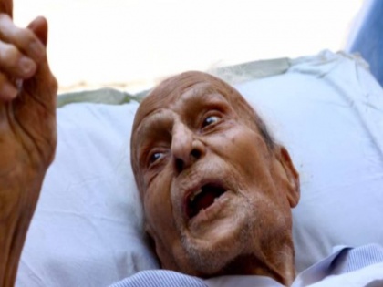 94 year-old poet Zutshi Gulzar Dehlavi fight with Corona, DM share a photo on twitter | UP Ki Taja Khabar: 94 साल के कवि एमएम जुत्शी गुलजार देहलवी ने कोरोना से जीती जंग, नोएडा के डीएम ने कही ये बात