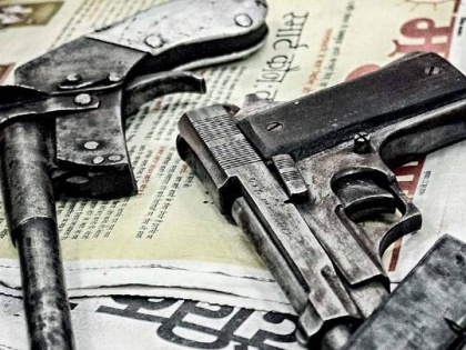 huge cache of arms and ammunition seized in north districts bawana area delhi 3 arrested of neeraj bawana gang | दिल्ली के बवाना में भारी मात्रा में हथियार और गोला-बारूद बरामद, तीन गिरफ्तार