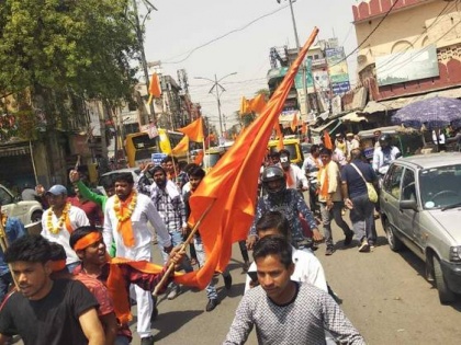 'Hindu Sena' forced to shut down 250 shops of meat and chicken in Gurugram | गुरुग्राम में 'हिंदू सेना' ने जबरन बंद करवाई मांस और चिकन की 250 दुकानें!