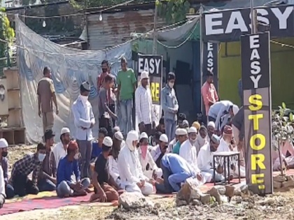 Gurgaon Namaz controversy again as at Prayer Site people protest | वीडियो: गुरुग्राम में खाली पड़ी निजी जमीन पर नमाज पढ़ने को लेकर विवाद, भीड़ ने लगाए 'जय श्री राम' के नारे