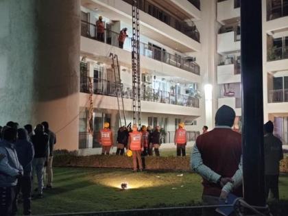 Gurugram's Sector 109 apartment collapsed Chintels Paradiso housing complex Haryana see video | गुरुग्रामः इमारत गिरी, कई लोगों के दबे होने की आशंका, NDRF & SDRF की टीम मौके पर, देखें वीडियो