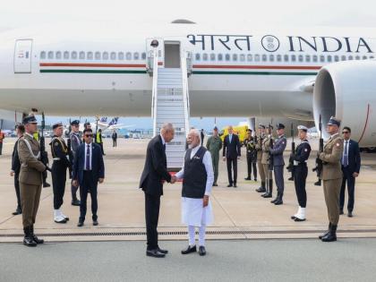 Prime Minister Narendra Modi arrived in Poland welcomed at Warsaw Military Airport first visit of an Indian PM in 45 years | पोलैंड पहुंचे प्रधानमंत्री नरेन्द्र मोदी, वारसॉ सैन्य हवाईअड्डे पर हुआ स्वागत, 45 वर्षों में किसी भारतीय प्रधानमंत्री की पहली पोलैंड यात्रा Prime Minister Narendra Modi arrived in Poland welcomed at Warsaw Military Airport first visit of an Indian PM in 45 years | पोलैंड पहुंचे प्रधानमंत्री नरेन्द्र मोदी, वारसॉ सैन्य हवाईअड्डे पर हुआ स्वागत, 45 वर्षों में किसी भारतीय प्रधानमंत्री की पहली पोलैंड यात्रा