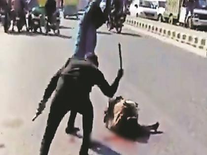 Ghaziabad Florist beaten to death on busy street people watching and shocked | लोगों से मदद की गुहार लगाता रहा फूल बेचने वाला गरीब शख्स, सड़क पर खड़े देखते रहे लोग- लोहे की रॉड से पीट-पीटकर हुई हत्या Ghaziabad Florist beaten to death on busy street people watching and shocked | लोगों से मदद की गुहार लगाता रहा फूल बेचने वाला गरीब शख्स, सड़क पर खड़े देखते रहे लोग- लोहे की रॉड से पीट-पीटकर हुई हत्या