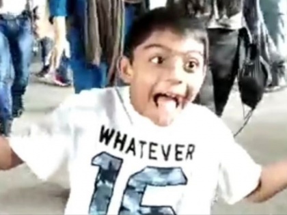 Ajay Devgn son yug funny reaction on camera | Video: कैमरे के सामने अजय देवगन के बेटे युग ने की ऐसी हरकत की चौक उठीं काजोल